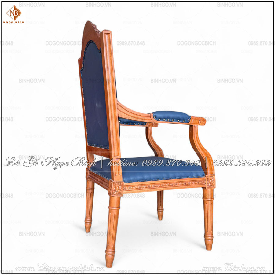 Chất liệu tự nhiên và màu sắc phong thủy cũng giúp không gian làm việc trở nên ấm áp, sang trọng và tràn đầy sinh khí.