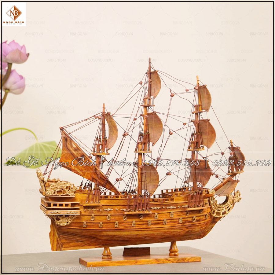 Thuyền buồm gỗ sưa dài 40cm