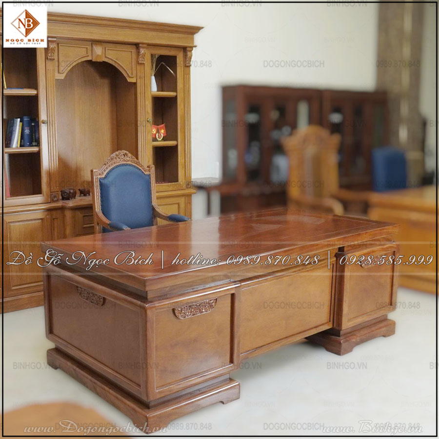 Xu hướng là giữ vẻ ngoài truyền thống của gỗ tự nhiên nhưng bên trong là công năng hiện đại, phục vụ điều hành linh hoạt.