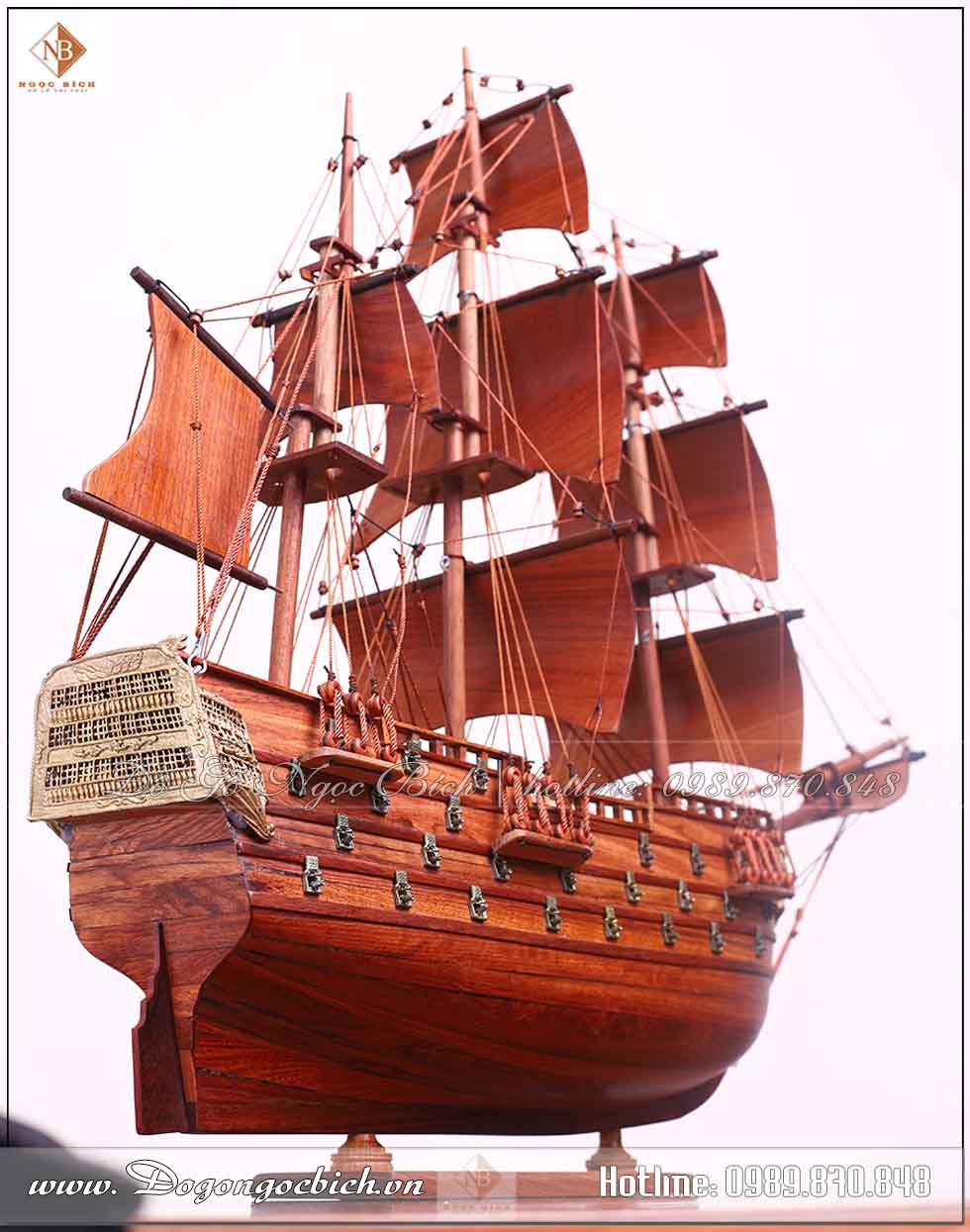Thuyền phong thủy gỗ hương 40cm