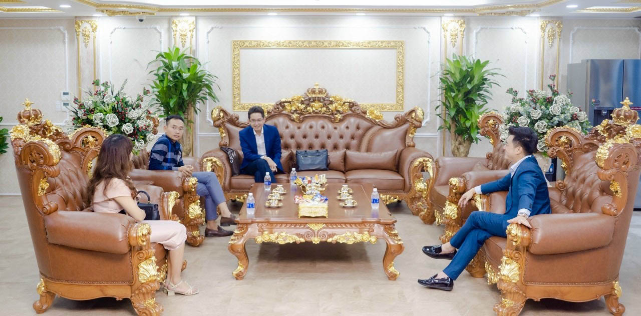 Sofa hoàng gia được chụp tại nhà khách hàng ở TP HCM